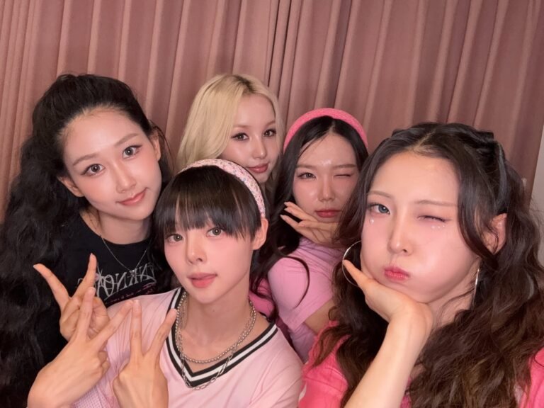 NAVILLERA,NAVILLERA group photo 2026 five members, Saya NAVILLERA profile photo, Rila NAVILLERA portrait, Melody NAVILLERA singer, Enny NAVILLERA rapper, Dahlia NAVILLERA maknae, NAVILLERA debut single No Limit cover, NAVILLERA Friday Night digital single, NAVILLERA members lineup 2026, NAVILLERA Troy Entertainment girl group,