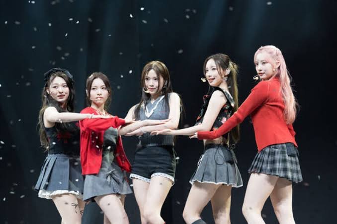 RESCENE, RESCENE group photo 2026, RESCENE members Woni Liv Minami May Zena, Woni RESCENE leader profile, Liv RESCENE member, Minami RESCENE Japanese member, May RESCENE member, Zena RESCENE maknae, RESCENE Pretty Girl comeback 2026, RESCENE first music show win The Show 2026, RESCENE Geoje Yaho vira