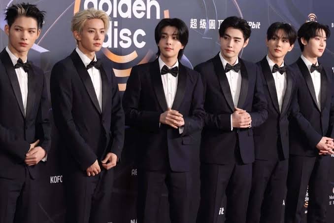 ENHYPEN ,ENHYPEN group photo 2026 six members, Jungwon ENHYPEN leader profile 2026, Jay ENHYPEN rapper profile 2026, Jake ENHYPEN vocalist producer 2026, Sunghoon ENHYPEN visual former figure skater, Sunoo ENHYPEN vocalist profile 2026, Ni-Ki ENHYPEN main dancer maknae, Heeseung ENHYPEN former member solo artist Evan, ENHYPEN Prada ambassadors 2026, ENHYPEN Blood Saga world tour 2026,