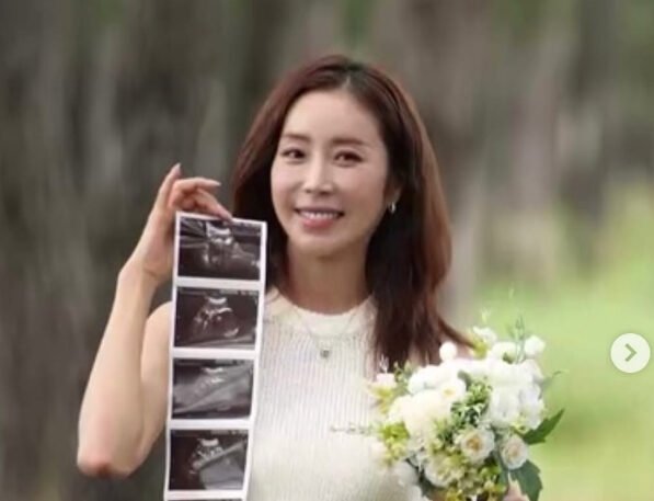 Han Da-gam, Han Da-gam maternity pictorial, Han Da-gam Naksansa Temple, oldest mother entertainment industry, Han Da-gam 47, Han Da-gam first child, Han Da-gam pregnancy, Han Da-gam delivery, Han Da-gam IVF success, Korean actress maternity photos, The Return of Superman Han Da-gam, Han Da-gam social media, Naksansa Temple Yangyang, celebrity pregnancy Korea 2026, Han Da-gam September 2026