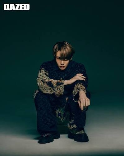 SHINee group photo 2026, Onew SHINee leader profile, Key SHINee fashion director, Minho SHINee rapper actor, Taemin SHINee main dancer, Jonghyun SHINee main vocalist, SHINee debut Replay, SHINee Atmos album cover, SHINee World VIII concert, SHINee Pearl Aqua color