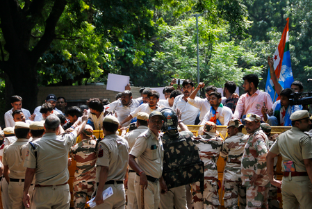 Delhi Police ,Delhi Police constable controversy, NSUI protest Delhi, Delhi Police NSUI protest, Delhi Police viral video, NSUI protest October 2026, Delhi Police woman constable, NSUI protest Rajiv Chowk, Delhi Police alleged excessive force, women protesters Delhi, NSUI protest news, Gyanesh Kumar resignation protest, Delhi Police protest controversy, viral Delhi protest video, NSUI workers detained, Delhi Police accountability, Delhi protest latest news