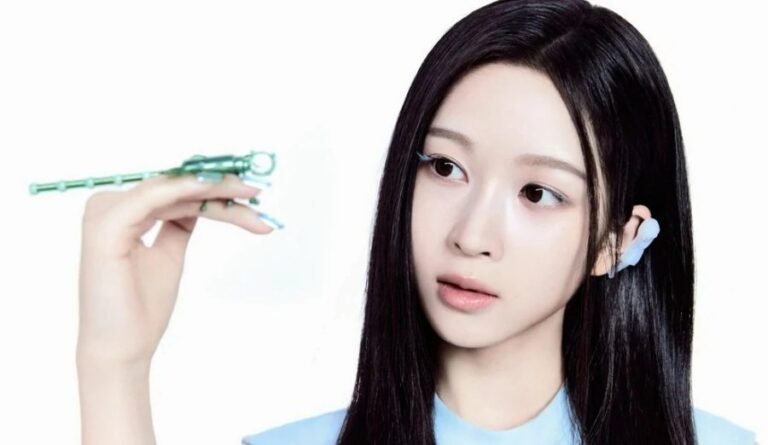 YOUNG, A2O LITE, Jeong Si-young, K-pop profile, A2O Entertainment, rookie girl group, 2026 debut, idol biography, Hanlim Arts School, NEON