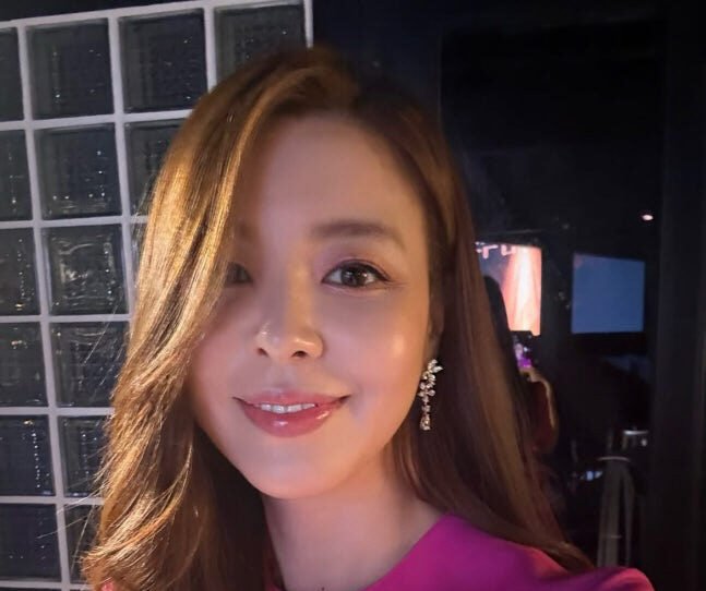 Kim Kyu-ri Taegeukgi , Kim Kyu-ri Taegeukgi controversy, Kim Kyu-ri latest news, Kim Kyu-ri cafe controversy, reversed Taegeukgi, South Korean flag controversy, Kim Kyu-ri statement, Korean entertainment news, false information controversy