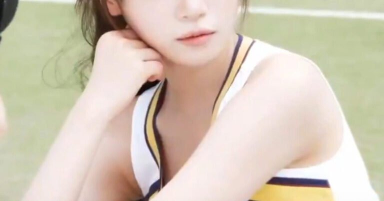 LE SSERAFIM, LE SSERAFIM member, Huh Yunjin, Huh Yunjin photos, LE SSERAFIM Huh Yunjin, Huh Yunjin recent photos, LE SSERAFIM latest news, Huh Yunjin latest news, LE SSERAFIM photos, Huh Yunjin Washington DC photos, Huh Yunjin Disney World photos, LE SSERAFIM U.S. tour 2026, LE SSERAFIM PUREFLOW tour, LE SSERAFIM PUREFLOW U.S. tour, LE SSERAFIM member recent photos, Huh Yunjin viral photos, Huh Yunjin fan reactions, LE SSERAFIM fan reactions, K-pop news 2026, K-pop idol news, K-pop latest updates, LE SSERAFIM latest update, Huh Yunjin Instagram photos, LE SSERAFIM 2026, K-pop girl groups, Source Music LE SSERAFIM, KpopBio