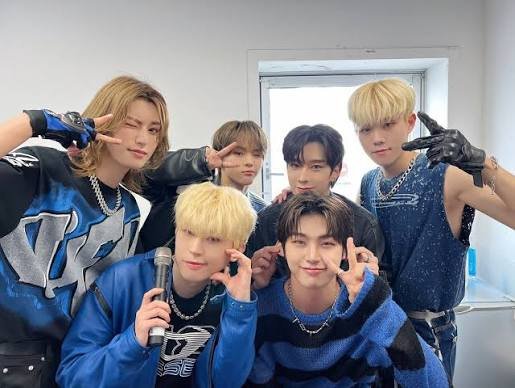 NCHIVE , NCHIVE group photo 2026, NCHIVE members standing together, HA.L NCHIVE leader, E.aN NCHIVE main vocalist, Kangsan NCHIVE rapper, Yuchan NCHIVE dancer, Juyoung NCHIVE vocalist, N NCHIVE maknae, NCHIVE Achieve album cover, NCHIVE world tour poster
