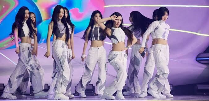 A2O LITE , A2O LITE SHOW K-POP, A2O LITE NEON performance, A2O LITE October 19 2026, Arirang SHOW K-POP premiere, A2O LITE Melon Top 100, A2O LITE M Countdown, A2O LITE debut stage, A2O Entertainment rookie girl group, Lee Soo-man A2O LITE, NEON debut song, A2O LITE global fans, Arirang K-pop chart show.
