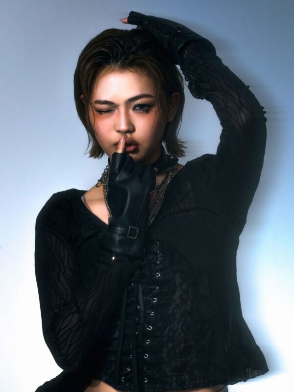 VINII five-member Japanese girl group, VINII members RINNE SAKI TYRA IVORY TAKARA MEI, VINII members profile 2026, RINNE VINII rapper profile, SAKI VINII singer profile, TYRA IVORY VINII member profile, TAKARA VINII former Busters member, MEI VINII youngest member, VINII GIRLS NOISE concept, VINII KILL THIS SILENCE official music video