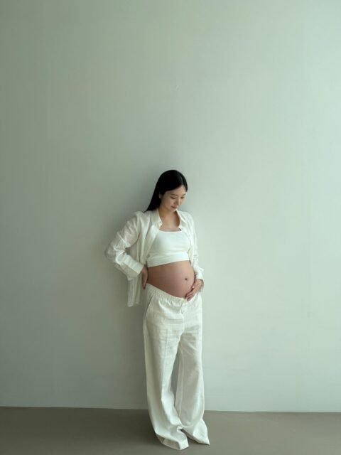 former K-pop idol, baby bump, Hong Yookyung pregnancy, Apink Hong Yookyung, maternity shoot, K-pop idol pregnant, Dangdang, Apink members 2026, K-pop baby news, former idol mother, Korean celebrity pregnancy, K-pop maternity photos

